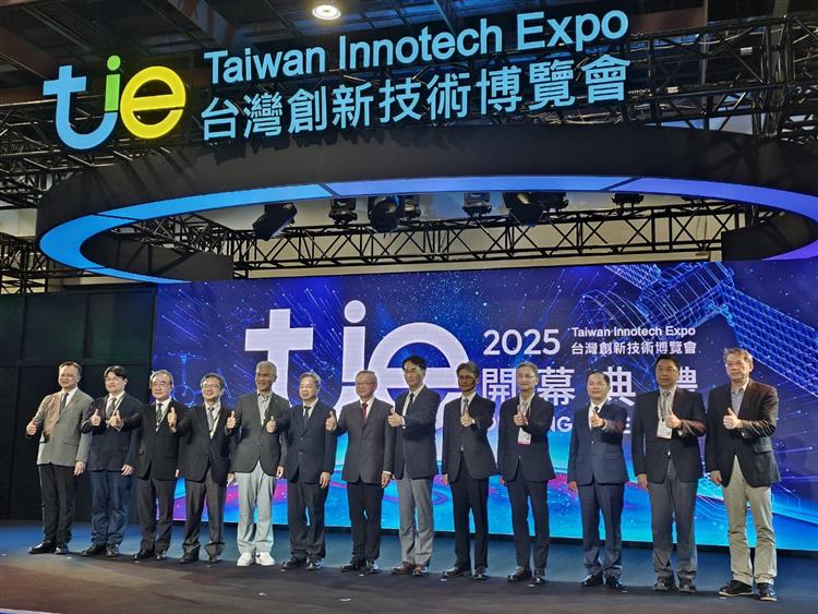 照片2_2025台灣創新技術博覽會開幕合影