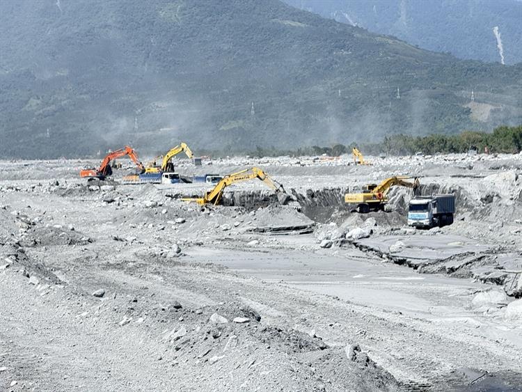 8水利署署長坐鎮第九河川分署 緊盯全臺防汛整備工作-馬太鞍溪疏濬