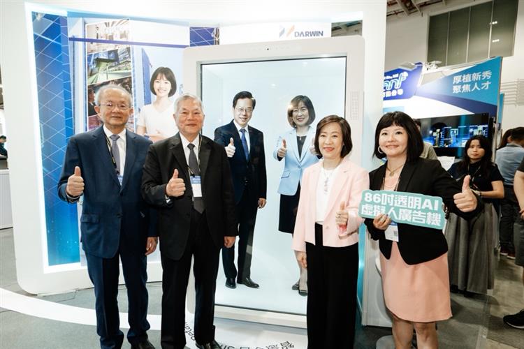 圖四_亮點成果：由達運精密與成輝光電等業者共同研發的「86 吋透明 AI 虛擬人廣告機」