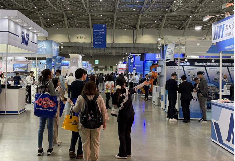 11.2025台灣國際水週 水利署主題館登場會場照片。