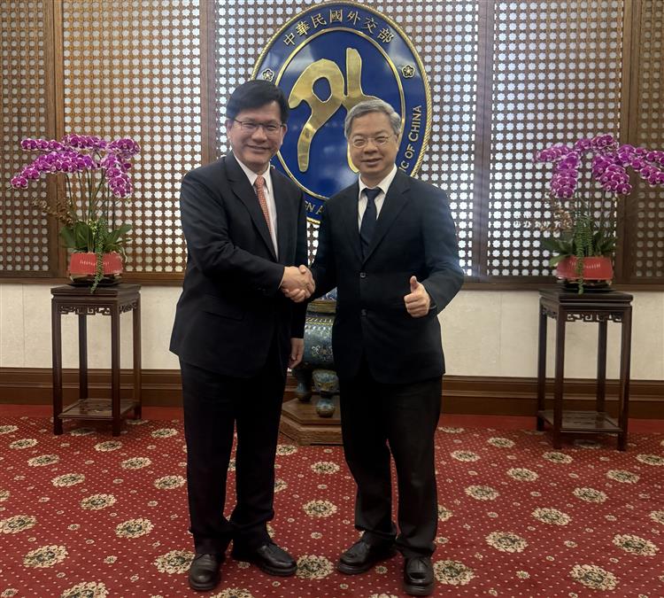 龔部長與外交部林部長召開雙部長會議(經濟部與外交部召開雙部長會議，深化經貿外交整合與全球產業佈局)