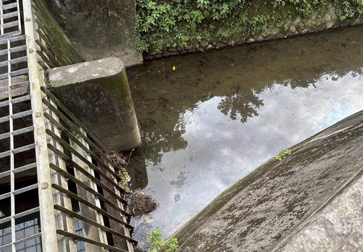 疑似污染點位進行清理作業台水公司基隆市政府今日進場施作，有助於確保本公司取水安全。