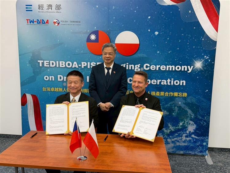 龔明鑫部長率團訪波蘭 揭牌「華沙貿易投資中心」  深化民主供應鏈夥伴關係