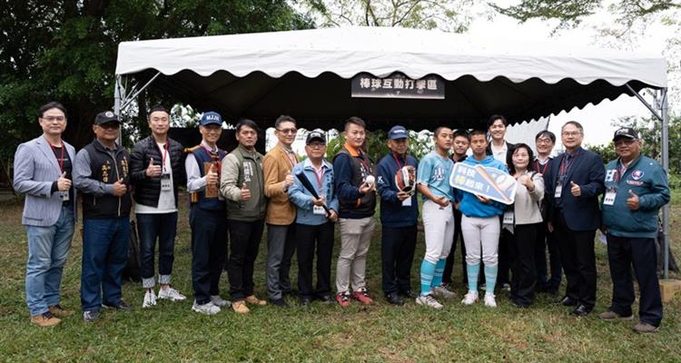 在經濟部產業技術司支持下，工研院開發科技棒球訓練系統，運用影像式棒球空間定位與分析技術，可記錄球速、球跡、軌跡及落點位置。