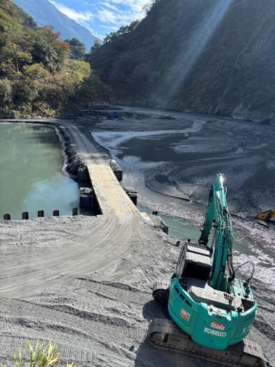 新東西線的施工與維護，須仰賴丹大林道及孫海橋等既設道路，台電與林保署合作，成功整合道路與電網維護工作。