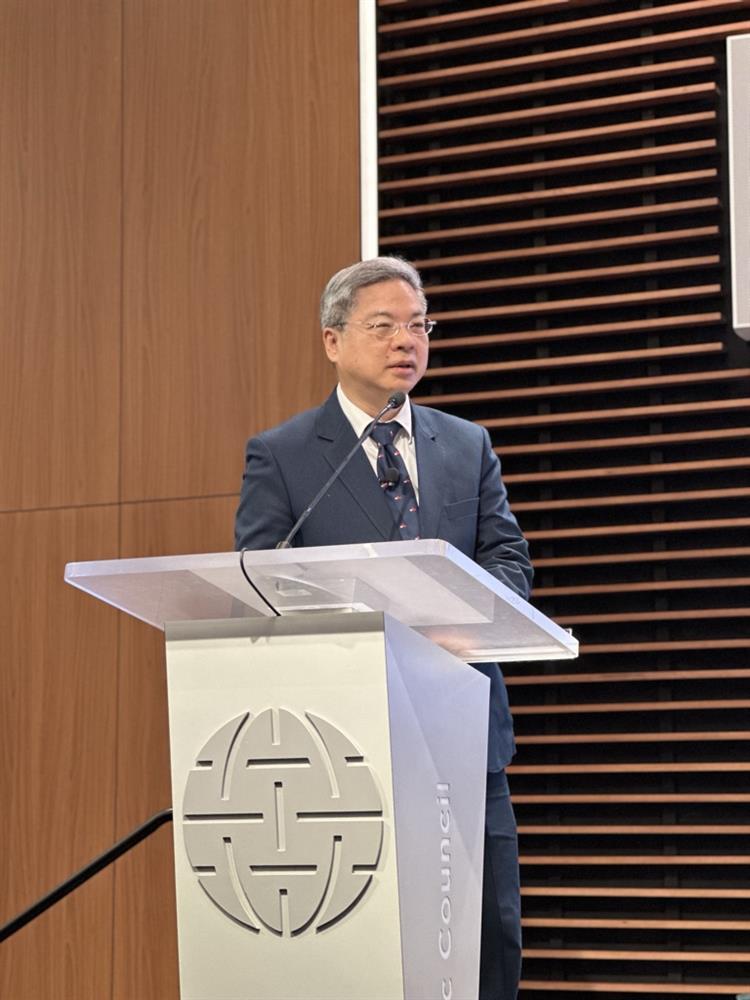 經濟部龔明鑫應應邀在華府智庫大西洋理事會發表演講，闡述台灣在全球供應鏈的關鍵角色