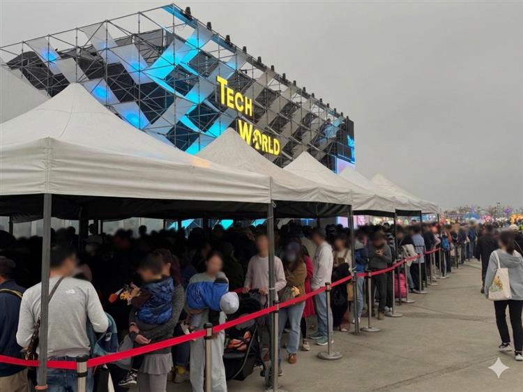 2026台灣燈會 TECH WORLD館外排隊人潮