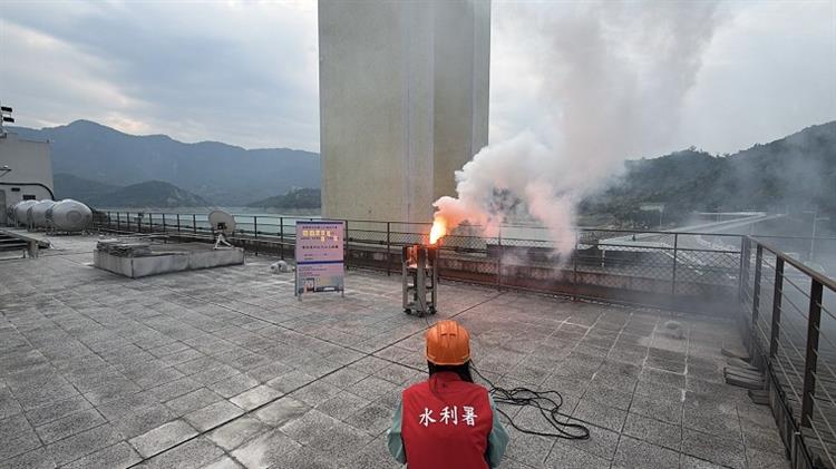 3.把握鋒面過境！水利署再次啟動陸空聯合人工增雨-曾文水庫
