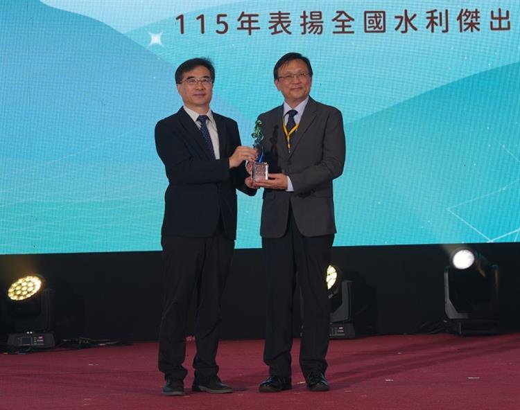 5.水利署表揚水利傑出貢獻人員及團體-大禹獎-臺北自來水事業處工程總隊陳維政總隊長