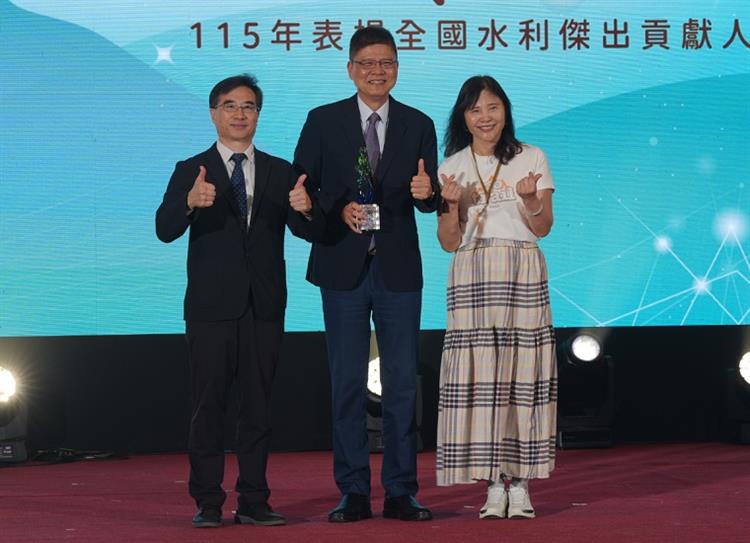6.水利署表揚水利傑出貢獻人員及團體-大禹獎-經濟部水利署黃宏莆副署長