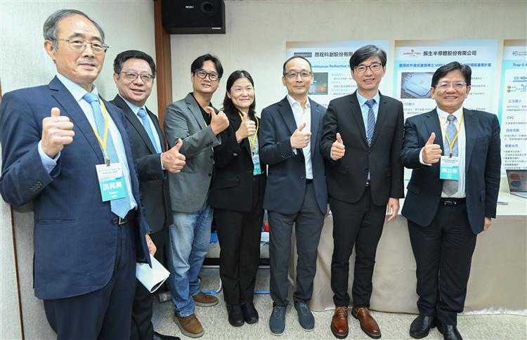 昂鋐科創專注於流程製造業AI原生平台，協助企業推動數位轉型、工業AI應用、智慧營運與自主決策。