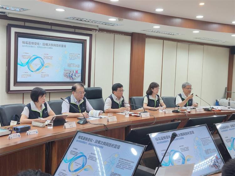 台電今(18)日於經濟部舉行「地下線路更新」記者會，盤點六都優先改善區域，橫跨18個行政區，推動地下線路更新計畫。