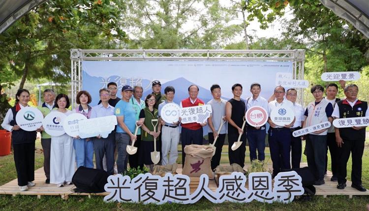 圖說2：「光復超人感恩季」熱鬧登場，各界超人齊聚花蓮光復糖廠，以消費支持在地店家，共同注入振興能量。