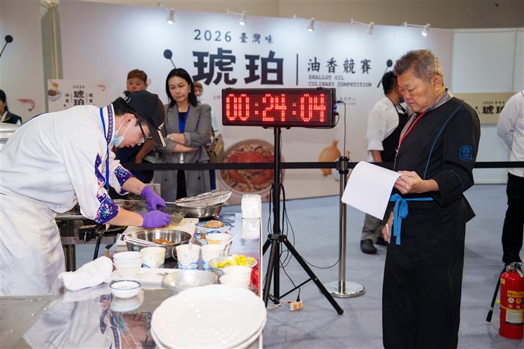 圖說4：儂來餐廳於「2026臺灣味：琥珀油香競賽」決賽現場展現精湛廚藝，從食材處理、烹調技法到擺盤呈現皆講究細節。