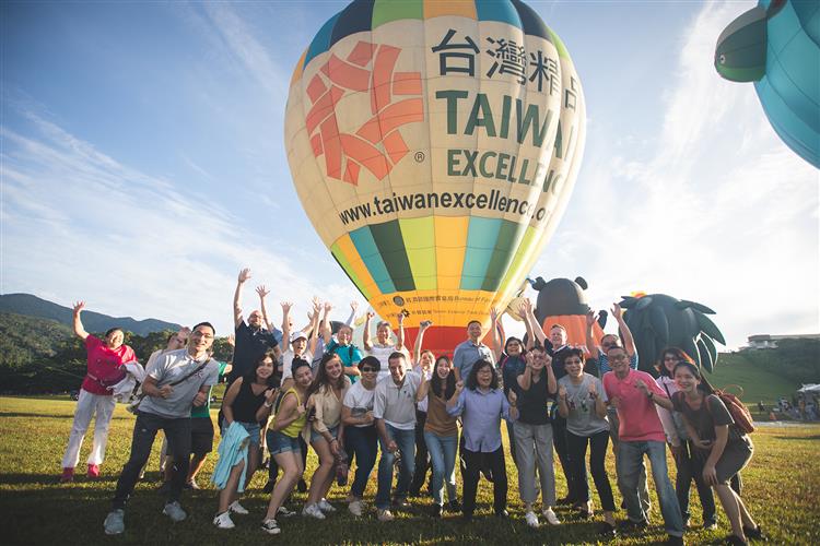 貿易局首次與臺東縣政府合作，結合「臺灣國際熱氣球嘉年華」，舉辦「體驗臺東」活動