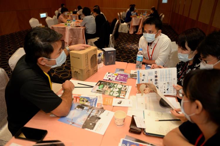台日企業商機媒合會，台灣廠商把握機會向日本商社介紹產品特色