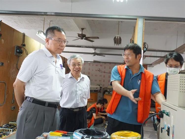 台灣自來水公司108年評價職位人員甄試複試-胡董事長聽取配電盤考試方式