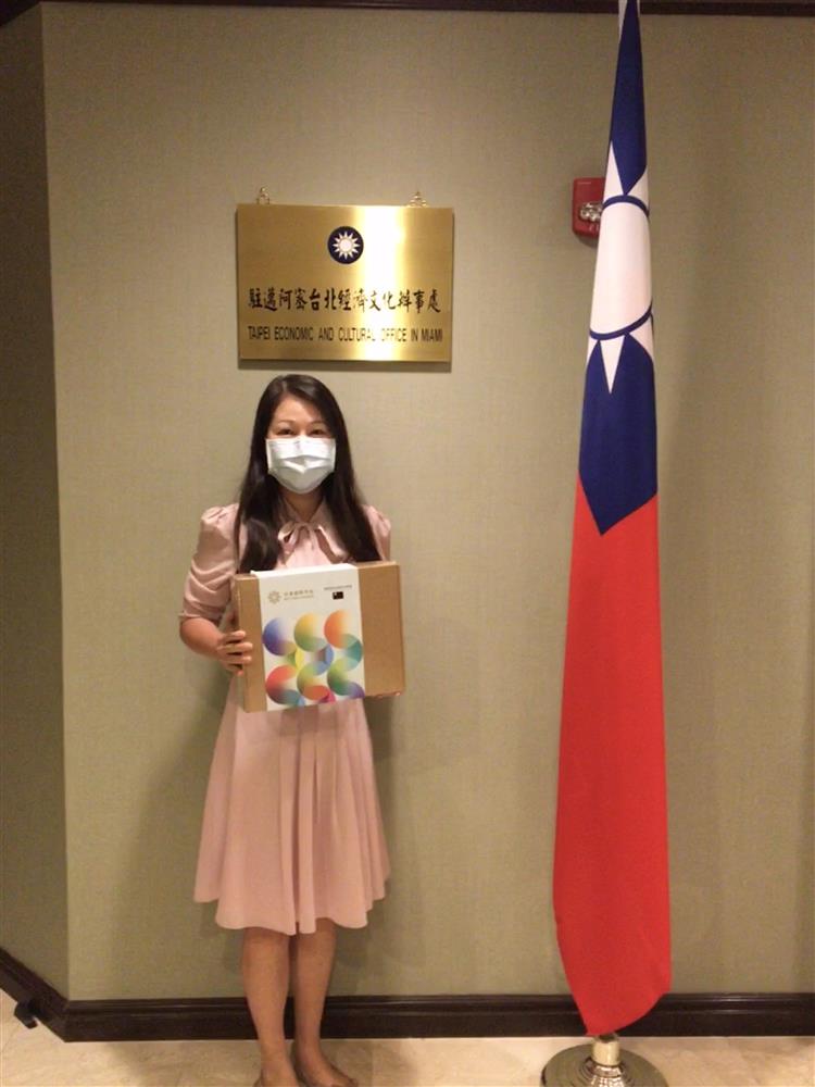 外交部駐邁阿密台北經濟文化辦事處採購暖心禮作為國慶活動外賓贈禮