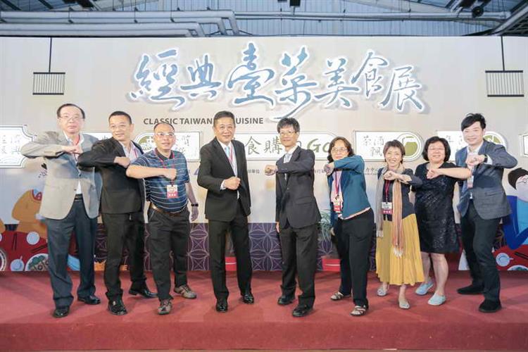 「2020經典臺菜美食展」開幕，由經濟部商業司、臺中市政府、餐飲及連鎖相關公協會共同拚年節業績。