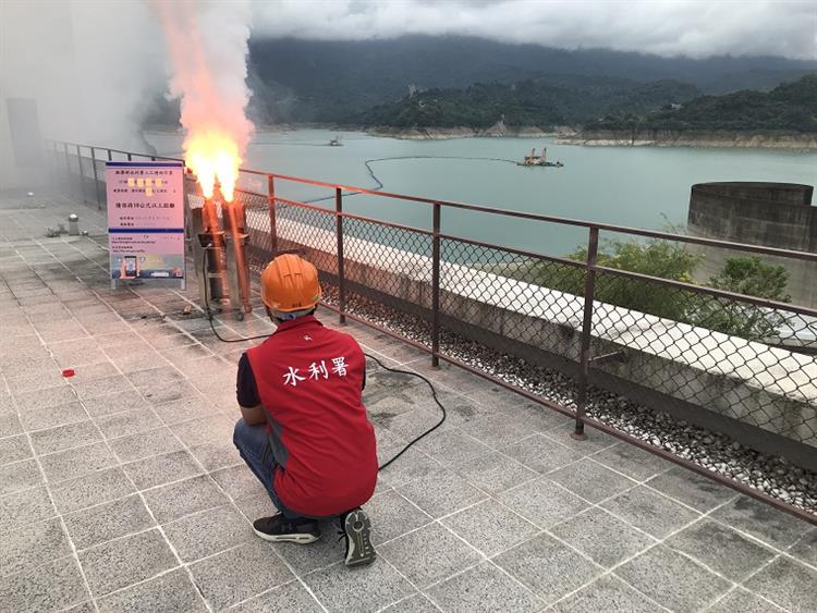 把握難得時機 水利署在曾文水庫進行人工增雨作業