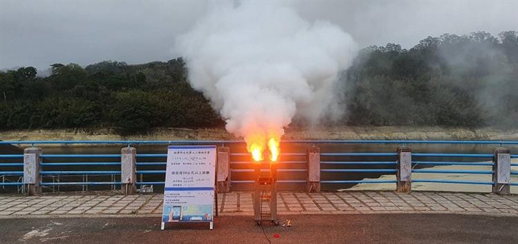 把握難得時機 水利署在明德水庫進行人工增雨作業