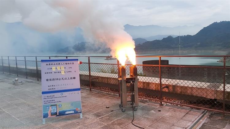 水利署把握此波難得降雨系統在曾文水庫人工增雨施作2