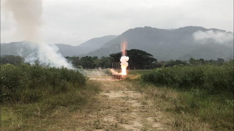 把握此波降雨雲系通過於曾文水庫施放國產高空焰彈進行人工增雨作業1
