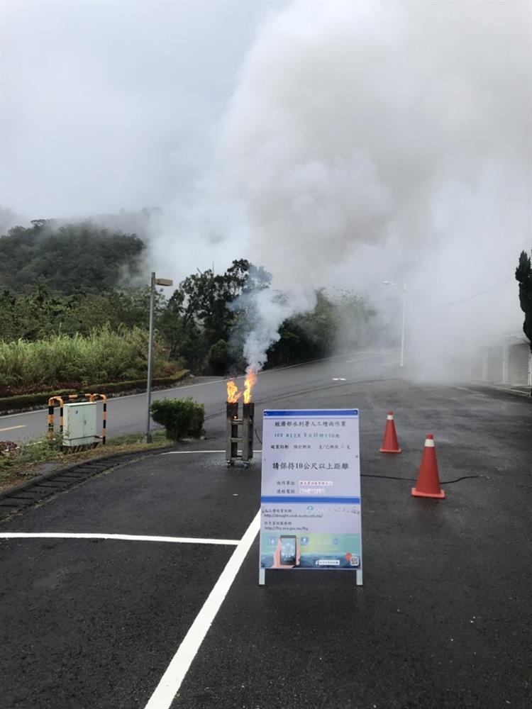 把握此波降雨雲系通過於鯉魚潭水庫人工增雨施作