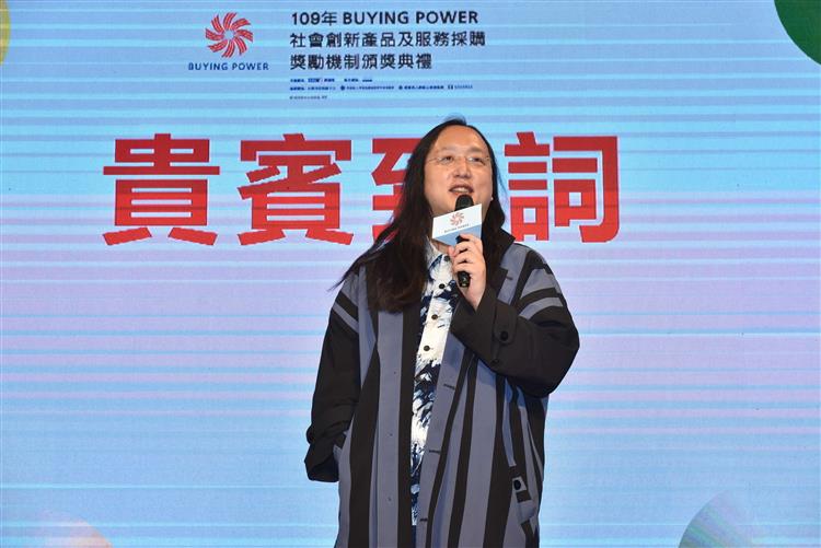 行政院唐鳳政務委員表示，整合企業、政府、社會創新組織三方的資源，共同找出後疫情時代的創新解方。