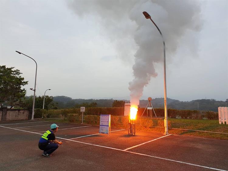 今(10)日全台受到鋒面通過及東北季風增強，水利署於永和山水庫人工增雨施作