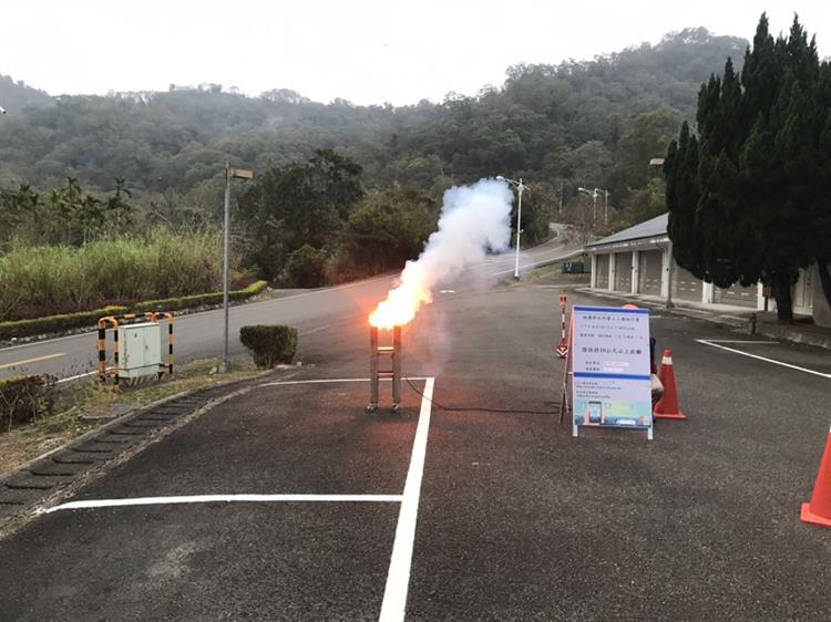 今(10)日全台受到鋒面通過及東北季風增強，水利署於鯉魚潭水庫人工增雨施作