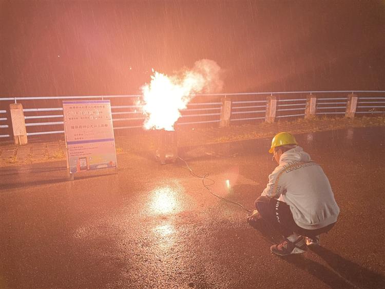 徹夜守候，把握鋒面影響時機，水利署即刻加碼人工增雨-明德水庫