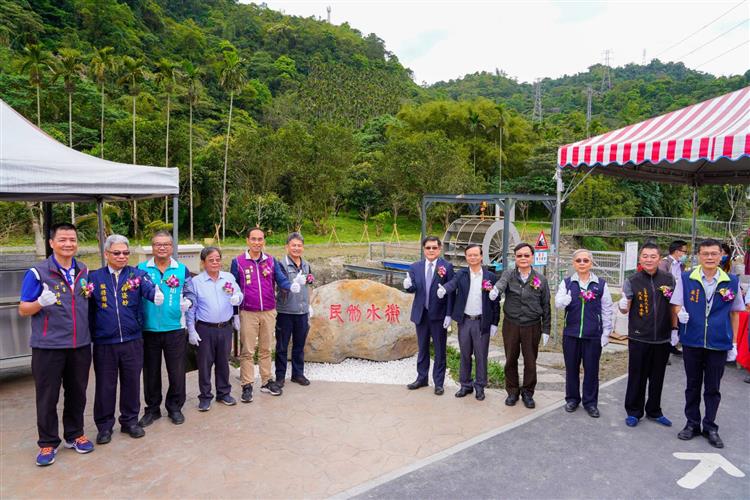 台電今日上午於蘭陽電廠舉辦流速型微水力測試平台開幕揭牌暨試營運典禮，現場由台電董事長楊偉甫與各界貴賓共同為全國首座微水力測試平台揭幕