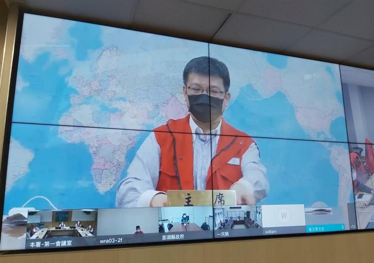 經濟部次長曾文生今(28)日下午召開視訊會議，並連線各地方政府水利首長，瞭解各項防汛與抗旱應變作為1