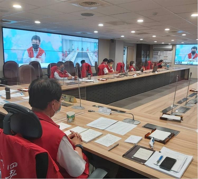 經濟部次長曾文生今(28)日下午召開視訊會議，並連線各地方政府水利首長，瞭解各項防汛與抗旱應變作為3