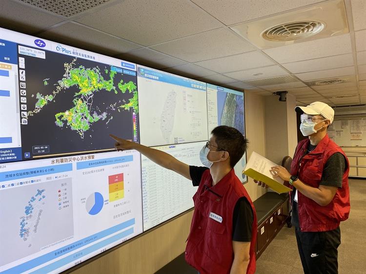 因應今(110)年度首波梅雨滯留鋒面影響,今(30)日中午12時成立經濟部應變小組二級開設