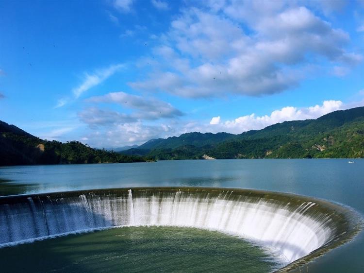 梅雨助益 各地區水情逐漸恢復正常-南化水庫溢流