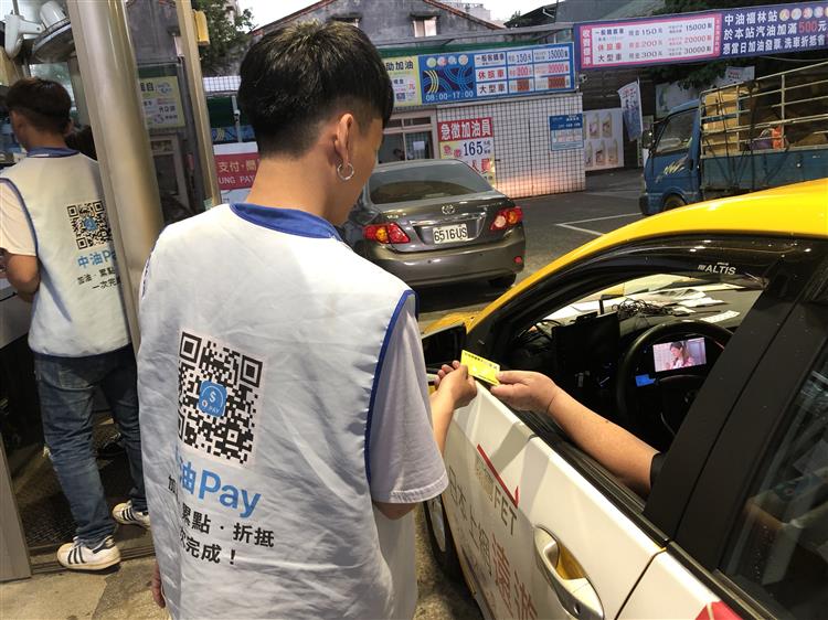 台灣中油一路挺你 繼加強防疫開放公廁 續推計程車加油優惠