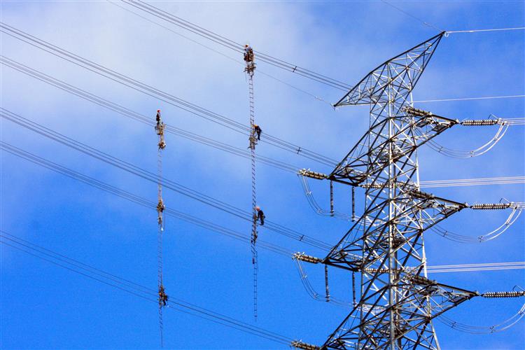 行政院核復「513及517停電事故檢討報告」，經濟部虛心檢討改進，並懲處台電公司相關失職人員