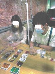 桌遊業者提供之隔板使用示意圖，以此做為其他桌遊或麻將休閒館業者參考範例