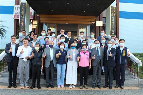 立院經委會考察潭子科技產業園區 各界肯定園區轉型並聚焦後續升級 園區廠商CEO於臺中分處前合照