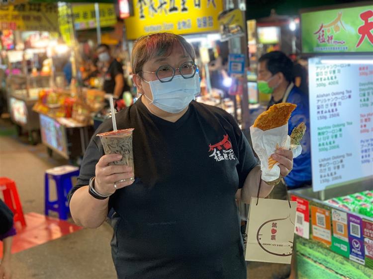 國定踅夜市將可免費品嚐奶茶+雞排人氣組合夜市美食