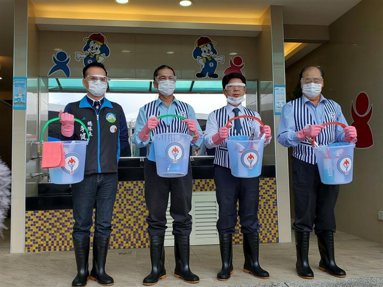 台灣中油「世界廁所日」清掃總動員 歡迎大家「來中油 好方便」