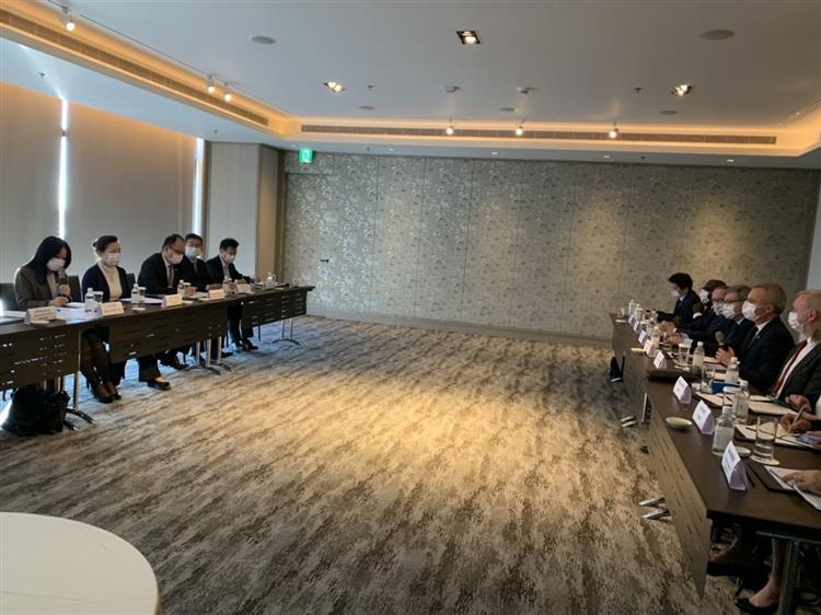 經濟部王部長美花接見法國國民議會戴扈傑(François de Rugy)議員等人