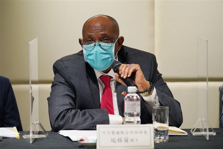 經濟部誠摯歡迎索馬利蘭共和國外交暨國際合作部長瑞格薩率團訪臺照片03_索國外交暨國際合作部長瑞格薩