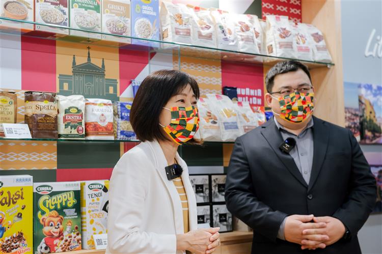 國貿局江文若局長擔任立陶宛展示中心「一日店長」