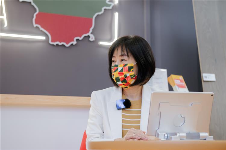 國貿局江文若局長擔任立陶宛展示中心「一日店長」