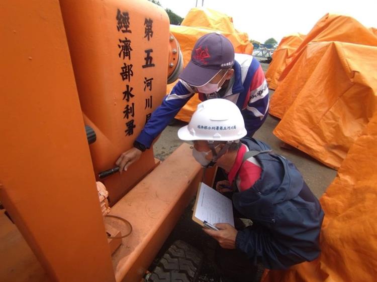 梅雨鋒面影響台灣 經濟部應變小組二級開設嚴密監控-五河局防汛整備檢視抽水機