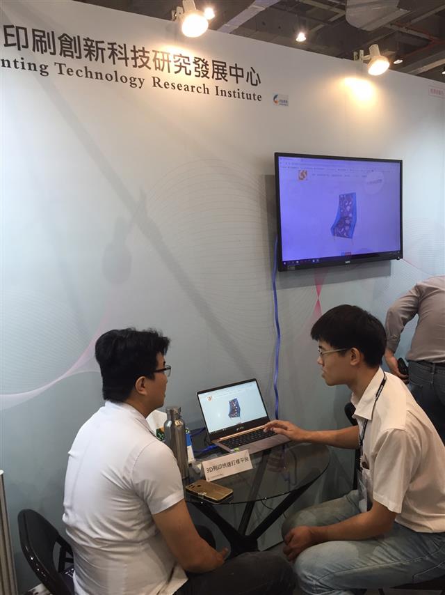 另開視窗，連結到2019台灣國際3D列印展-與民眾推廣科專成果。(jpg檔)