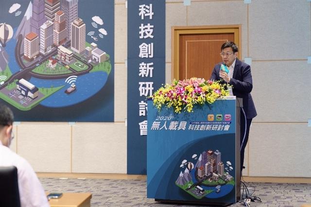 台灣車聯網產業協會曹世綸副理事長於研討會致詞。